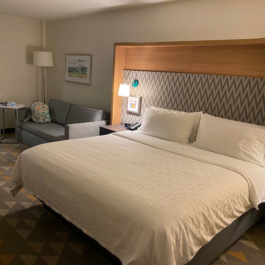 Holiday Inn Cleveland S Independence by IHG — Guest room