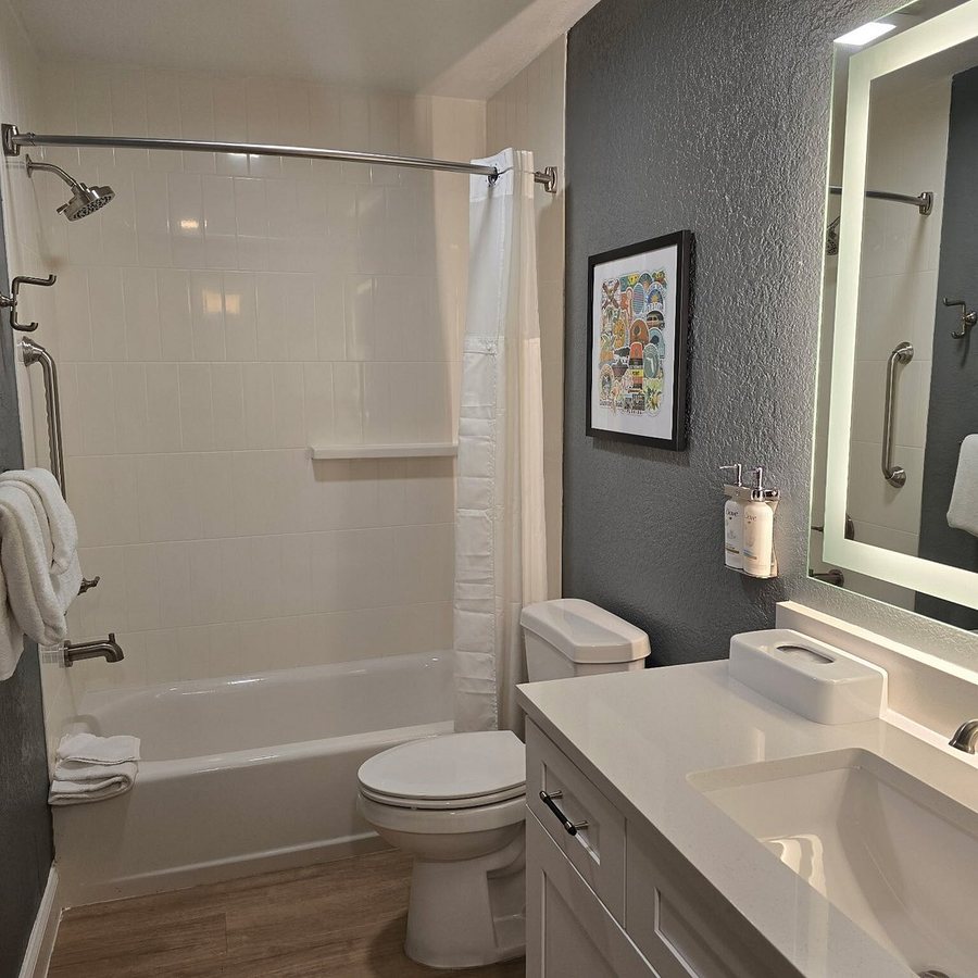 Holiday Inn Club Vacations At Orange Lake Resort — Bathroom