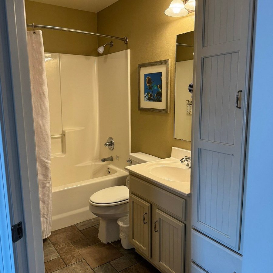 Holiday Inn Club Vacations Holiday Hills Resort Branson — Bathroom