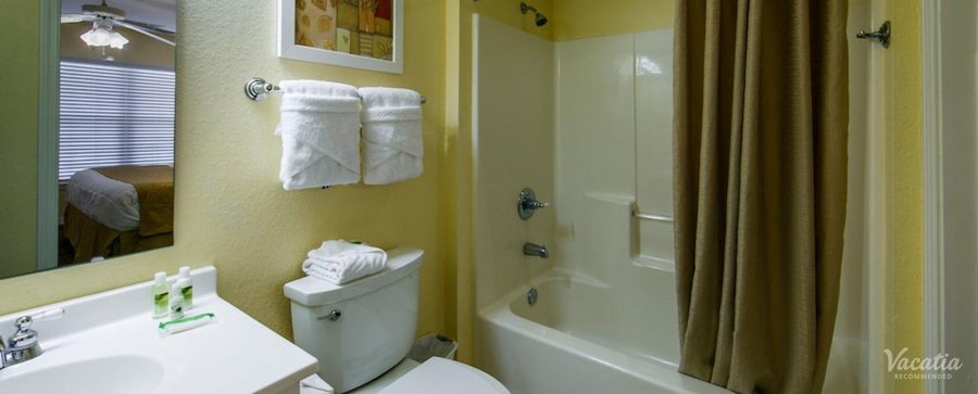 Holiday Inn Club Vacations Orlando Breeze Resort — Bathroom