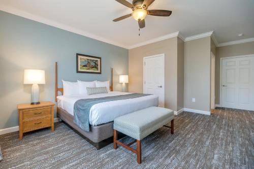 Holiday Inn Club Vacations Williamsburg Resort — Guest room