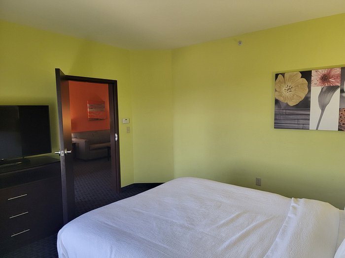 Holiday Inn Dallas Garland by IHG — Guest room