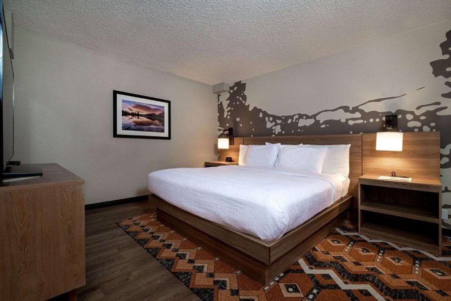 Holiday Inn Estes Park By IHG — Guest room