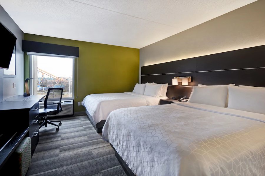 Holiday Inn Express Allentown North by IHG — Guest room