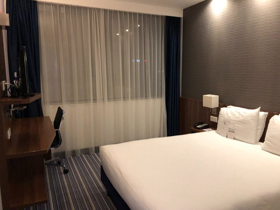 Holiday Inn Express Amsterdam Arena Towers — Guest room
