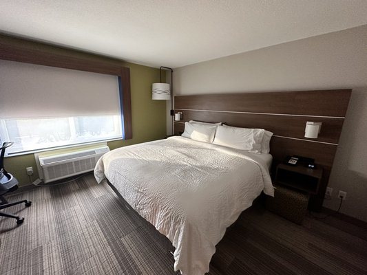 Holiday Inn Express Anaheim West By IHG — Guest room