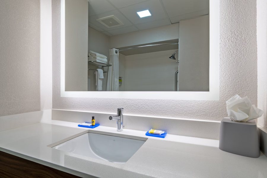 Holiday Inn Express and Suites Dubois by IHG — Bathroom