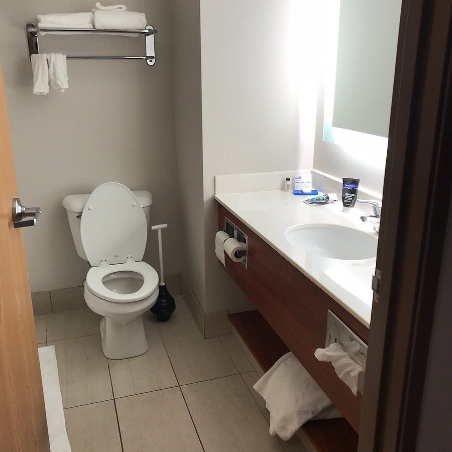Holiday Inn Express Atlanta stone Mountain By IHG — Bathroom