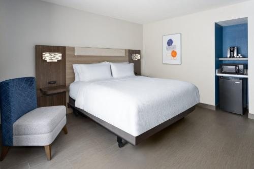 Holiday Inn Express Augusta Downtown By IHG — Guest room