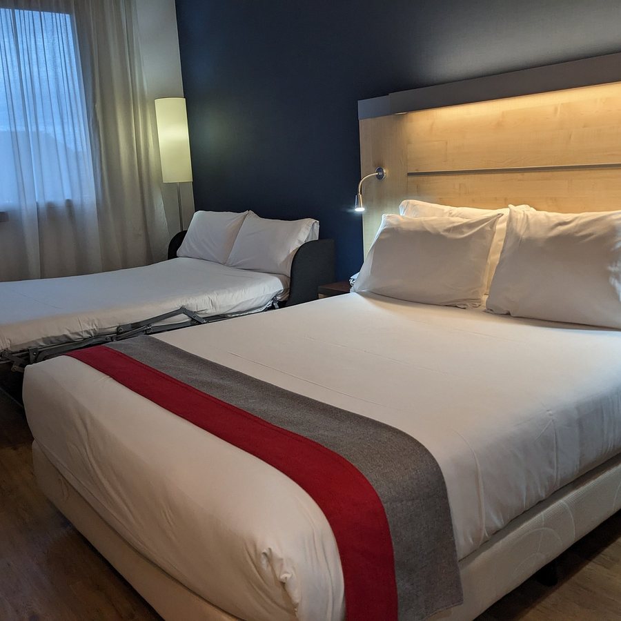 Holiday Inn Express Barcelona City 22 By IHG Barcelona Catalonia — Guest room