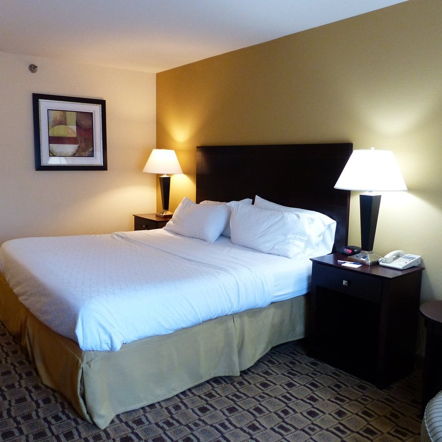Holiday Inn Express Boonville by IHG Boonville Missouri — Guest room