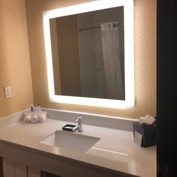 Holiday Inn Express Bordentown Trenton South By IHG — Bathroom