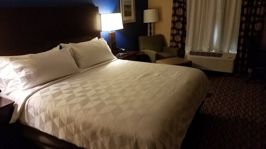 Holiday Inn Express Bordentown Trenton South By IHG — Guest room