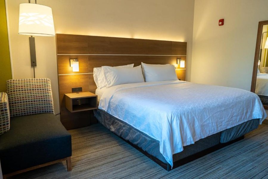 Holiday Inn Express Boston By IHG — Guest room