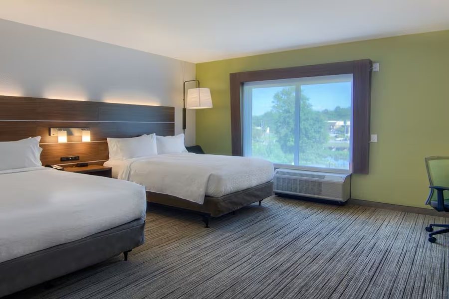Holiday Inn Express Boston Quincy By IHG — Guest room