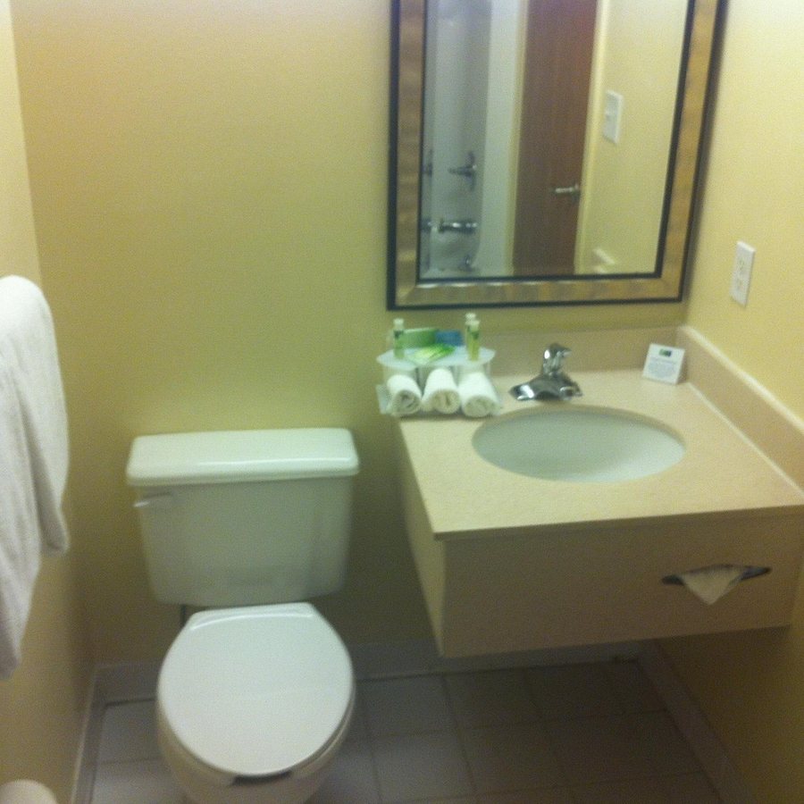Holiday Inn Express Branson Green Mtn Drive By IHG — Bathroom