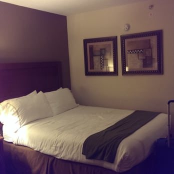 Holiday Inn Express Chapel Hill By IHG — Guest room