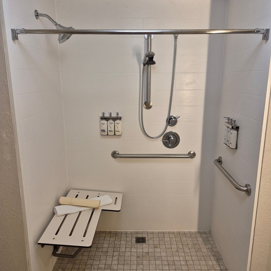 Holiday Inn Express Charleston Us Hwy 17 I 526 By IHG — Bathroom