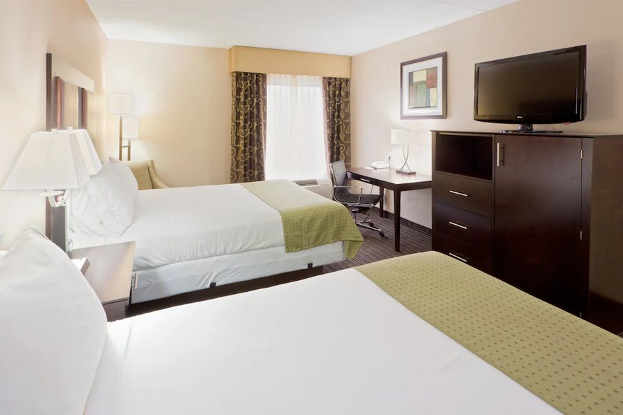 Holiday Inn Express Charleston Us Hwy 17 I 526 By IHG — Guest room