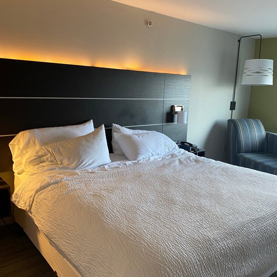 Holiday Inn Express Chester by IHG — Guest room