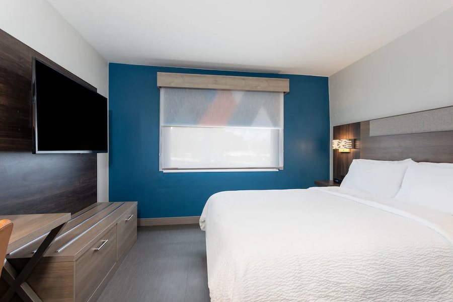 Holiday Inn Express Clearwater East Icot Center By IHG — Guest room