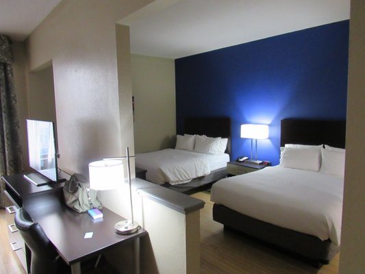 Holiday Inn Express Cleveland Downtown By IHG — Guest room