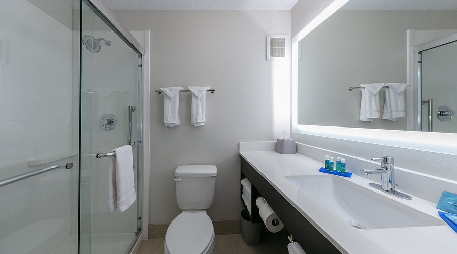 Holiday Inn Express Crystal River by IHG — Bathroom
