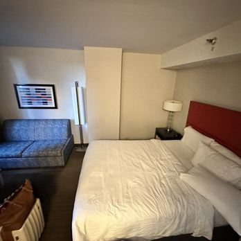 Holiday Inn Express Denver Downtown by IHG — Guest room
