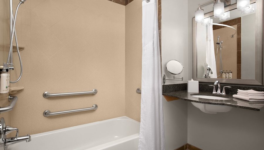 Holiday Inn Express Durango Downtown Animas River by IHG — Bathroom