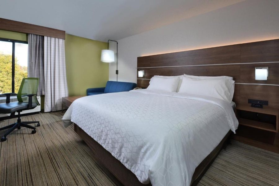 Holiday Inn Express Durham by IHG — Guest room