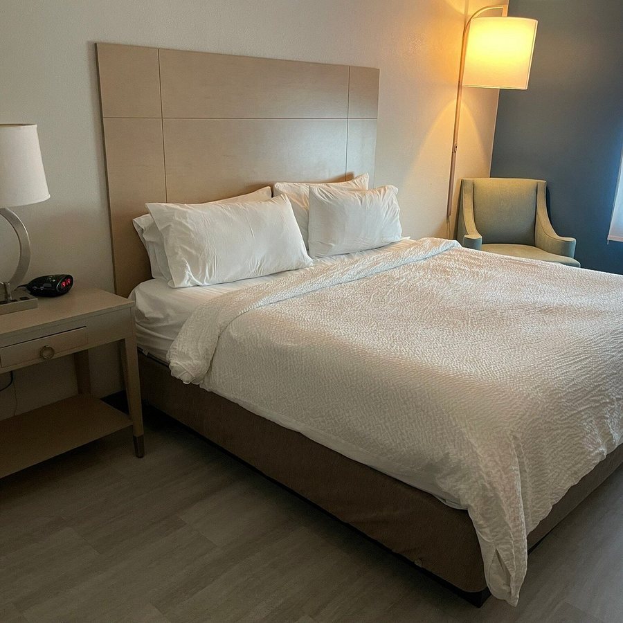 Holiday Inn Express Fairhope point Clear By IHG — Guest room