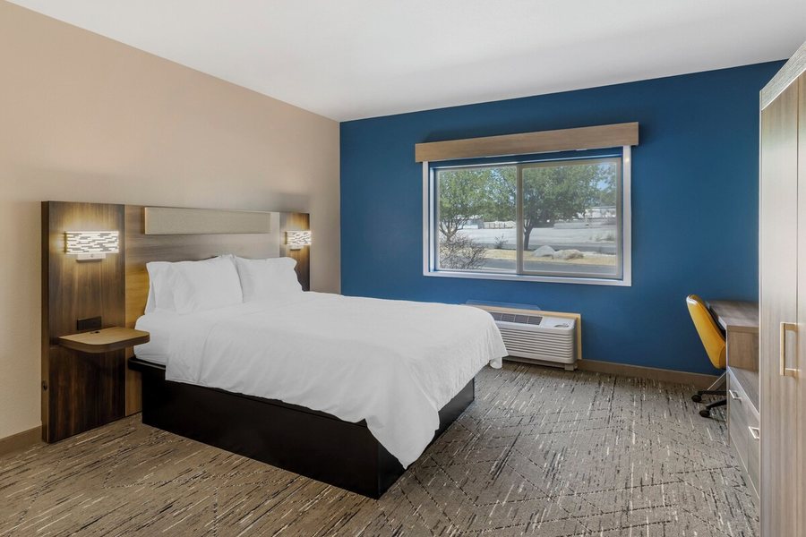 Holiday Inn Express Fallon by IHG — Guest room