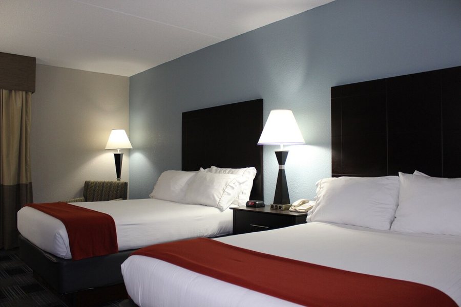 Holiday Inn Express Forsyth by IHG — Guest room