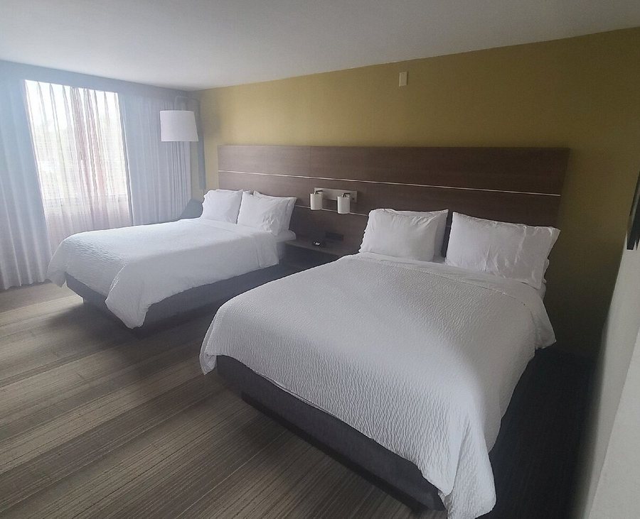 Holiday Inn Express Fullerton Anaheim By IHG — Guest room