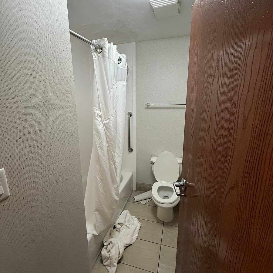 Holiday Inn Express Glenwood Springs aspen Area By IHG — Bathroom