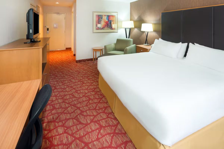 Holiday Inn Express Grants Pass by IHG — Guest room