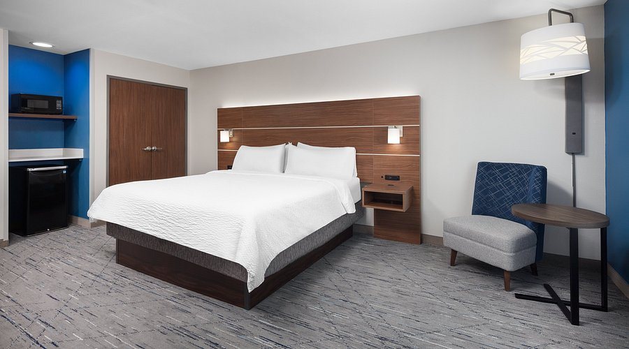 Holiday Inn Express Hastings By IHG — Guest room
