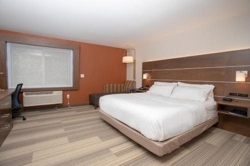 Holiday Inn Express Houghton keweenaw By IHG — Guest room