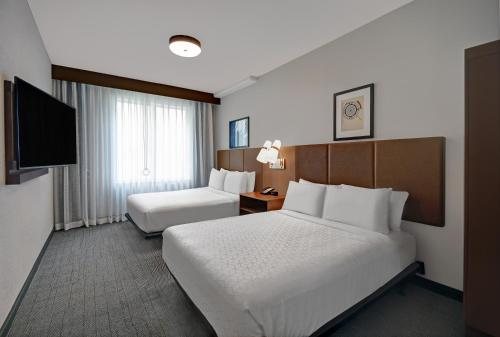 Holiday Inn Express Houston Galleria Area by IHG — Guest room