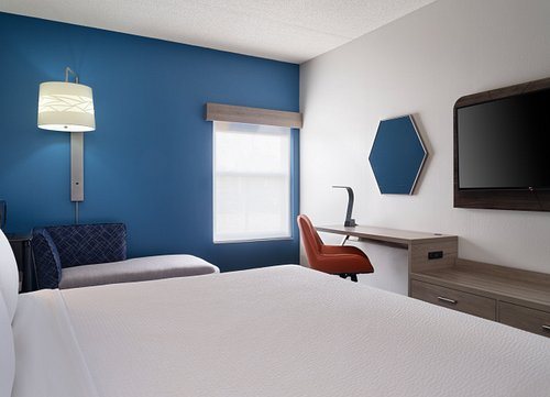 Holiday Inn Express Indianapolis Airport By IHG — Guest room