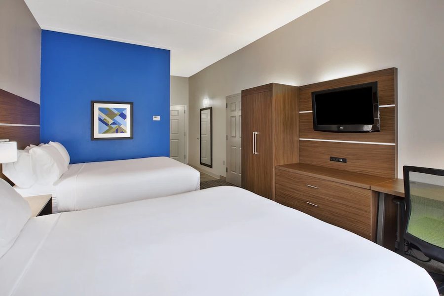 Holiday Inn Express Knoxville Strawberry Plains by IHG — Guest room