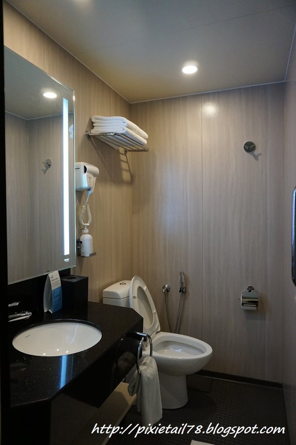 Holiday Inn Express Kuala Lumpur City Centre By IHG Kuala Lumpur Wilayah Perseku — Bathroom