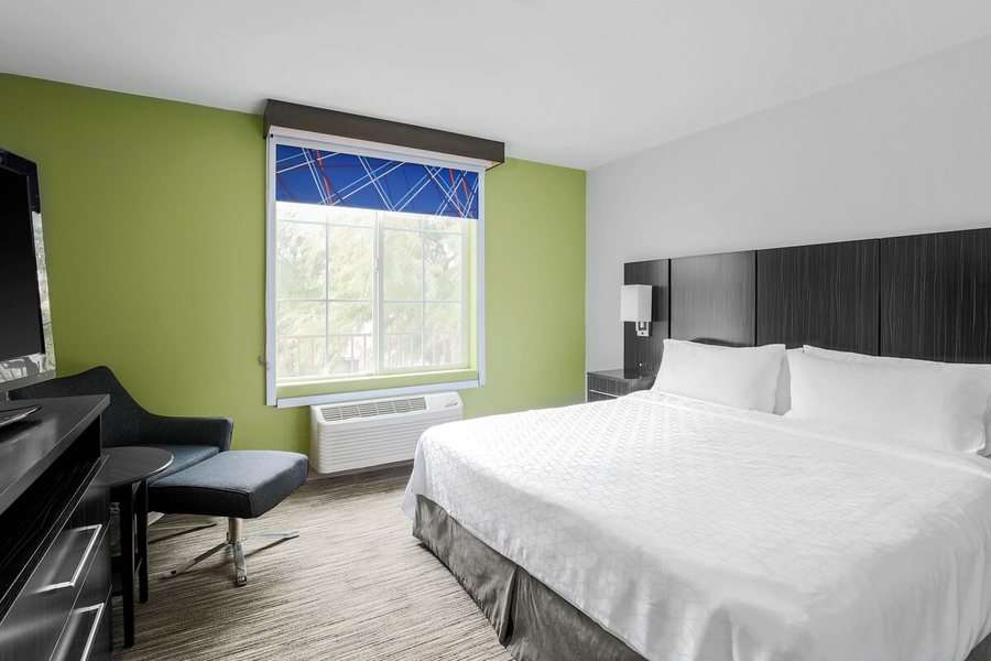Holiday Inn Express Lancaster By IHG — Guest room