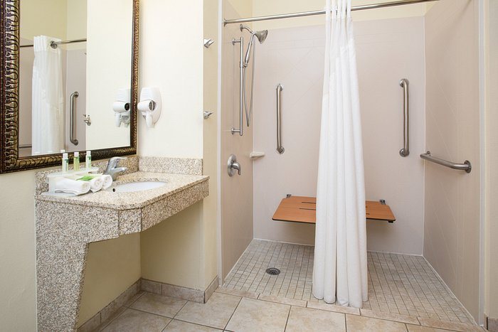 Holiday Inn Express Las Vegas Nellis by IHG Las Vegas Nevada — Bathroom