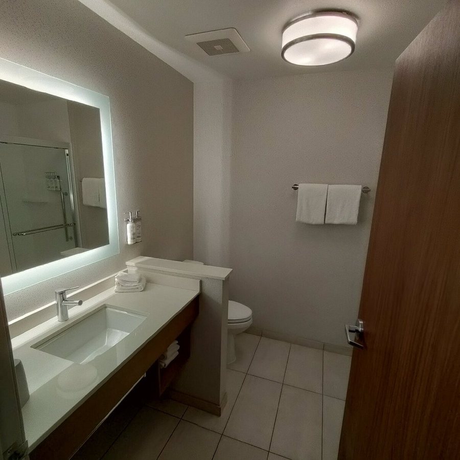 Holiday Inn Express Las Vegas Stadium Area by IHG Las Vegas Nevada — Bathroom