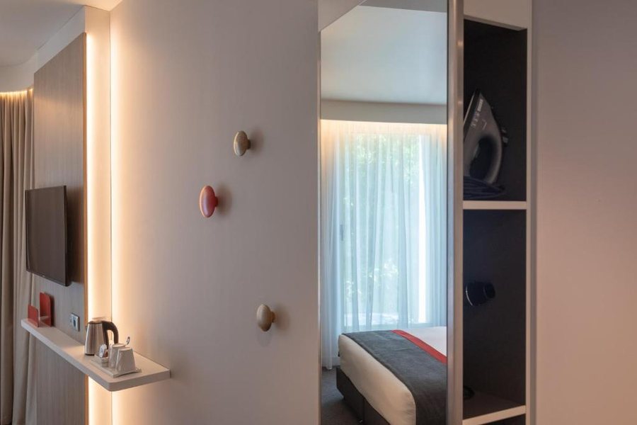 Holiday Inn Express Lisbon Plaza Saldanha By IHG Lisbon Lisbon District Central Portu — Bathroom