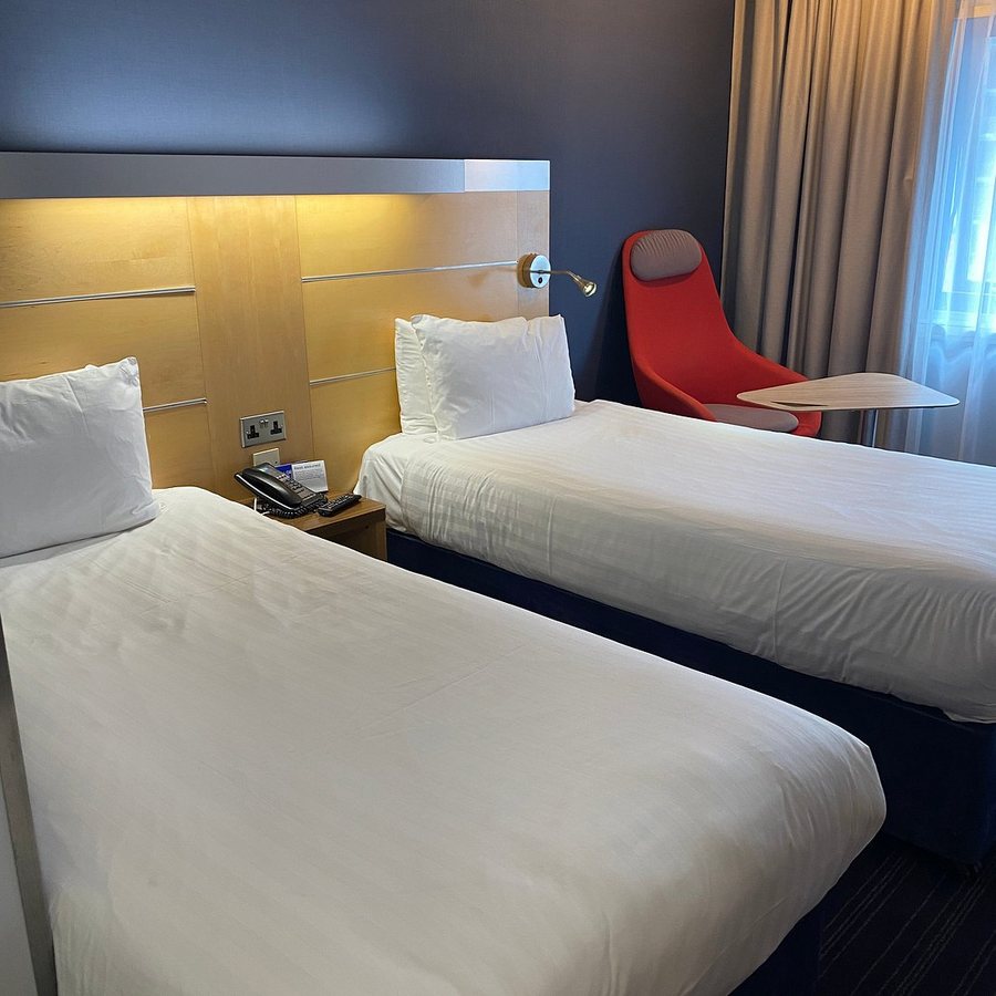 Holiday Inn Express London Park Royal by IHG — Guest room