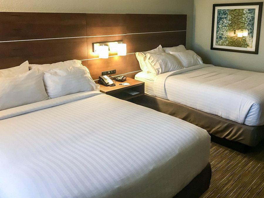 Holiday Inn Express Louisville Airport Expo Center By IHG — Guest room