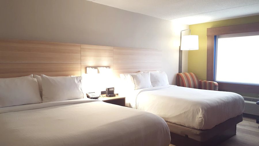 Holiday Inn Express Louisville Northeast By IHG — Guest room