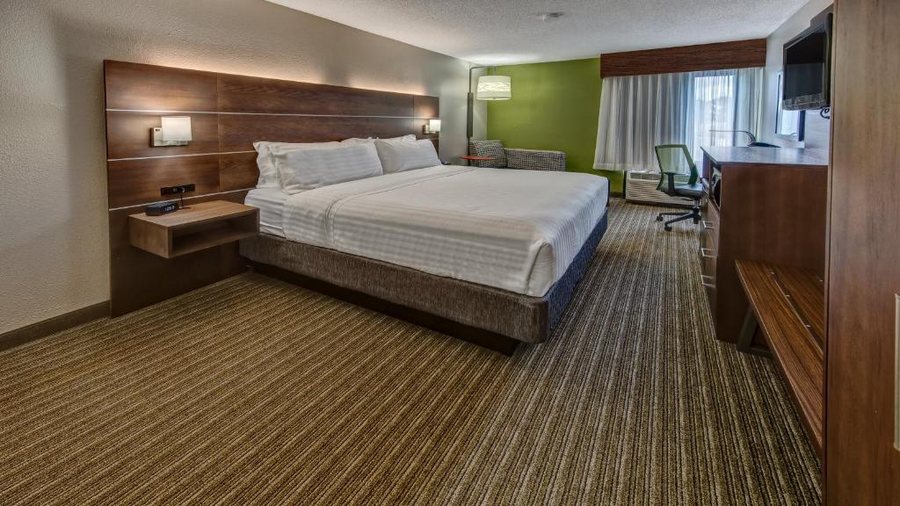 Holiday Inn Express Memphis Medical Center Midtown by IHG — Guest room